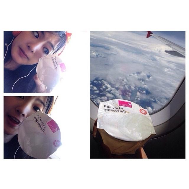 สาวๆ มาอวดอาหารลอยฟ้าบนเครื่อง Air Asia
