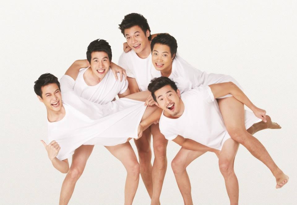 21 ดีเจชื่อดัง โชว์หวิวเปิดศักราช ใน EFM Calendar 2014