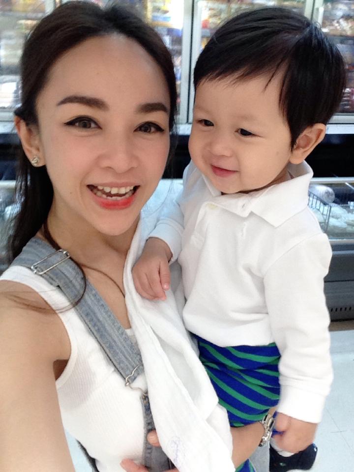 น้องโปรด ลูกชายของ เป้ย ปานวาด กับ ป๊อบ ร.อ.นิธิ บุญยรัตกลิน