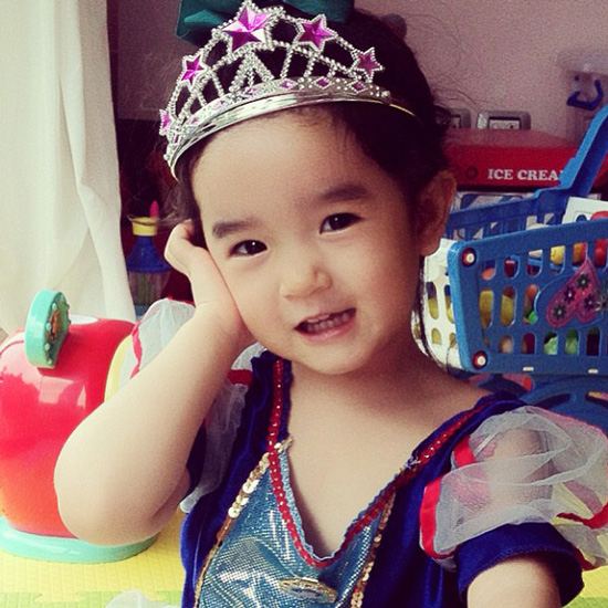 น้องณดา ลูกสาวแม่กบสุวนันท์ กับพ่อบรู๊ค ดนุพร ปุณณกันต์
