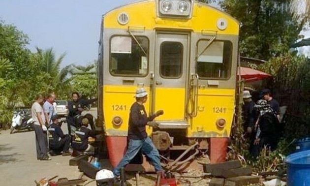 รถไฟแม่กลอง-บ้านแหลมตกราง ไร้เจ็บเร่งกู้กระทบ5ขบวน
