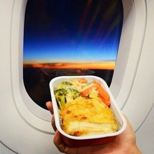 Air Asia มีเมนูอาหารบนเครื่องเยอะที่สุดในไทยถึง 20 เมนู!!