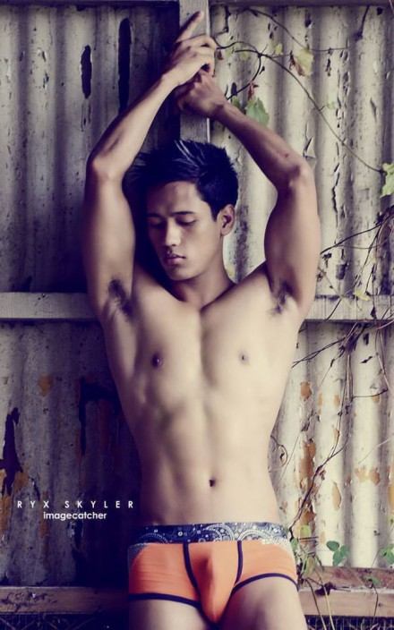 ผู้ชายก็รังสรรค์ท่าเริ่ดๆได้นะจ้า @BRB 59