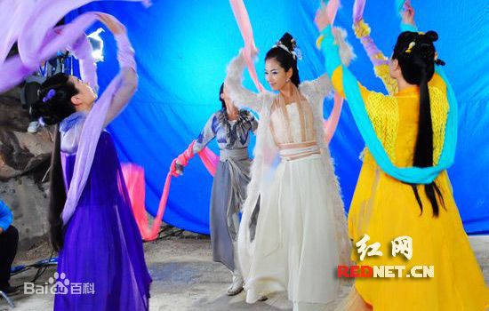 The Story Of A Woodcutter And His Fox Wife《刘海砍樵》2013 part1