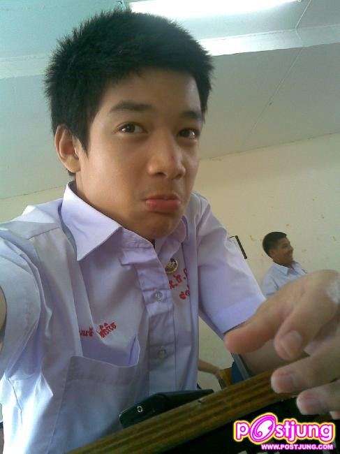 เด็กหนุ่มจาก hi5
