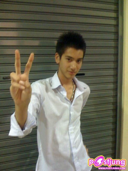 เด็กหนุ่มจาก hi5