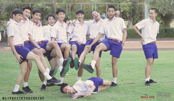 อยากถูกหนุ่มกางเกงน้ำเงินรุม.........จังเลย !!!