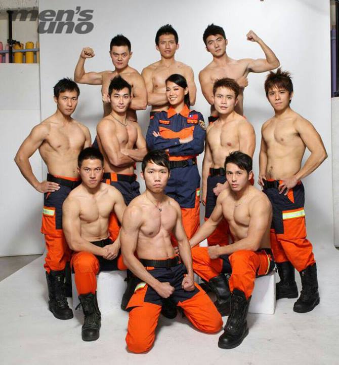 หนุ่มๆในชุดดับเพลิง