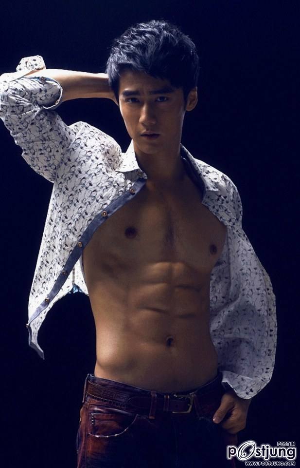 ตี๋เข้ม กล้ามท้องแกร่ง