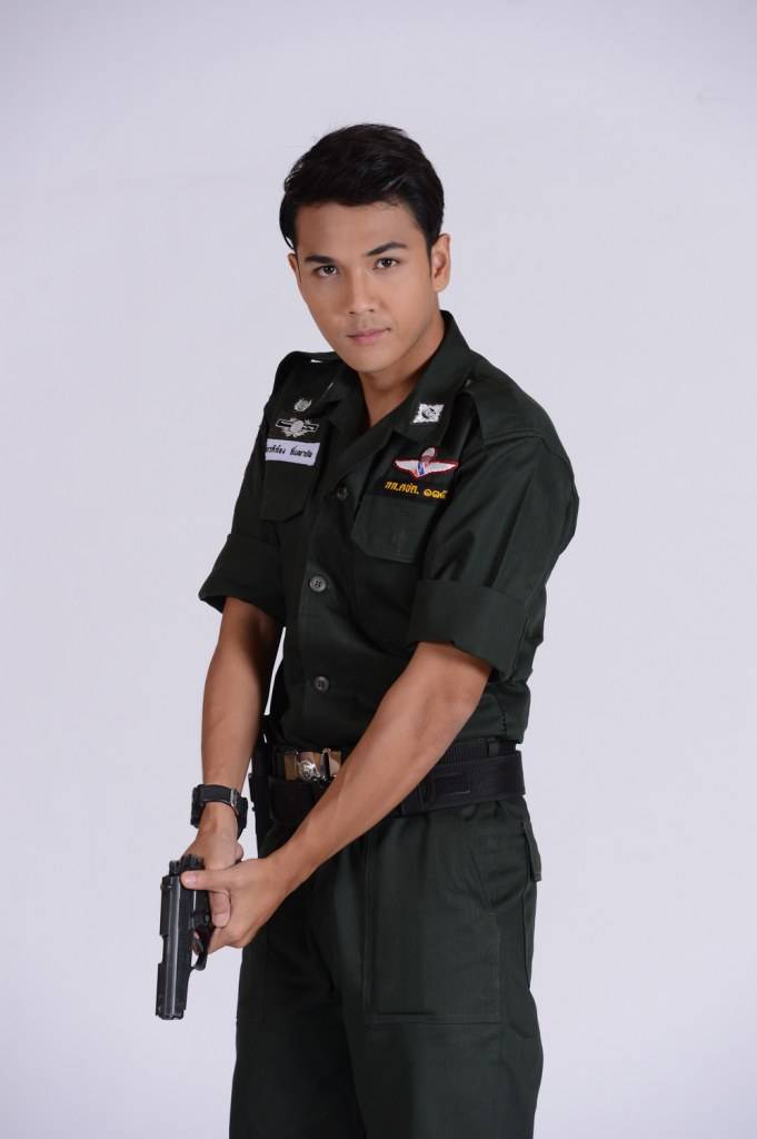 หนุ่มๆ พรมแดนหัวใจ