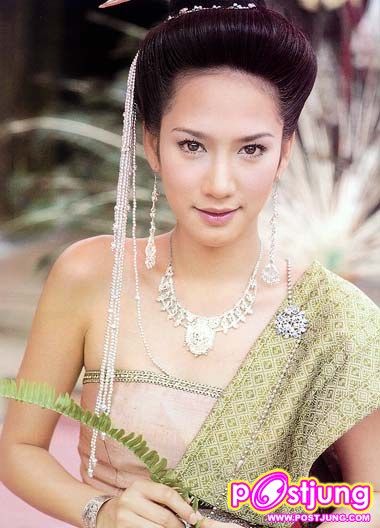 ภาพหาชมยาก  ดาราสาวกับชุดไทย