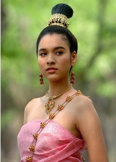 ภาพหาชมยาก  ดาราสาวกับชุดไทย ๒