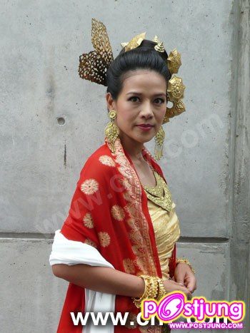 ภาพหาชมยาก  ดาราสาวกับชุดไทย ๒