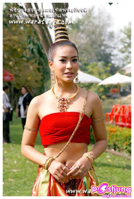 ภาพหาชมยาก  ดาราสาวกับชุดไทย ๒