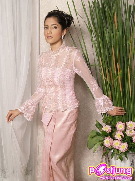 ภาพหาชมยาก  ดาราสาวกับชุดไทย ๒