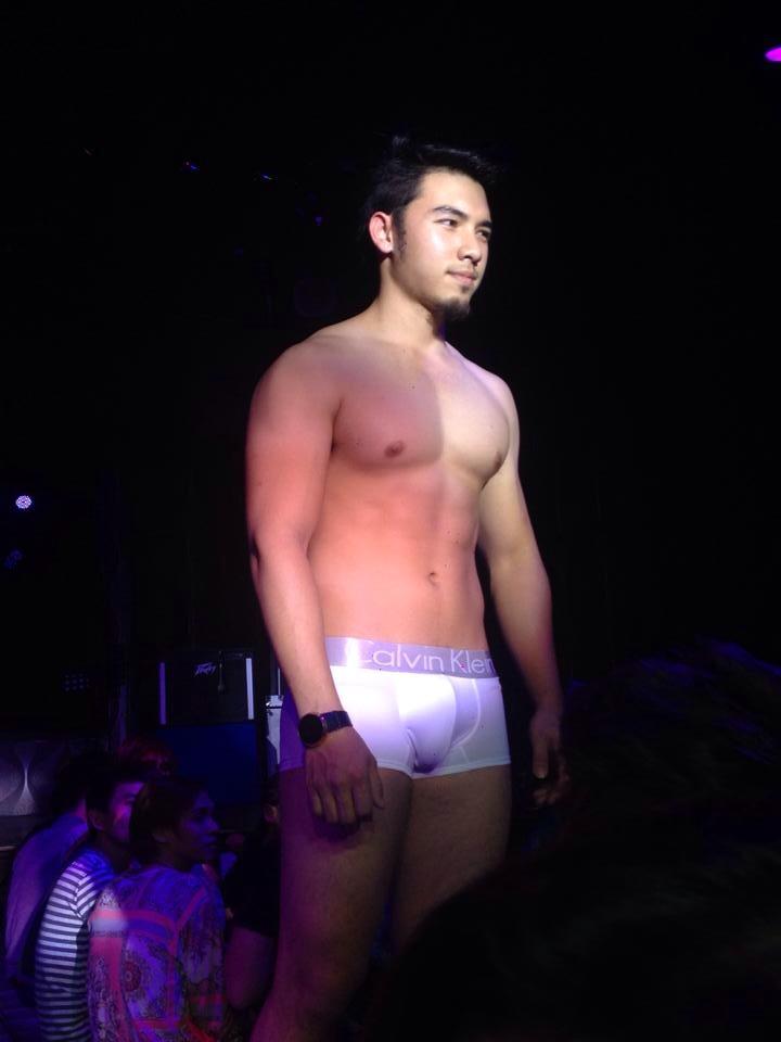 หนุ่มเต้ ล่ำ ดูดี และหล่อด้วย