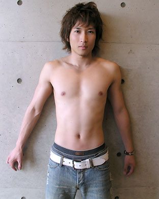 shinji ozawa ถูกโหวต ให้ เป็น พระเอก หนังav ญี่ปุ่น ที่ เช็กชี่ ที่สุด ในปี2013 sexiest