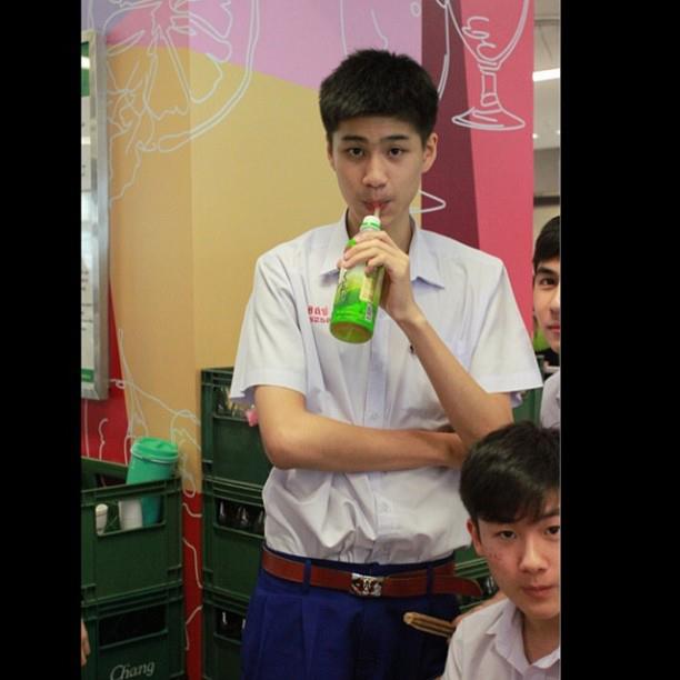 เด็กมัธยมโรงเรียนอัสสัมชัญบางรักน่ารักๆ