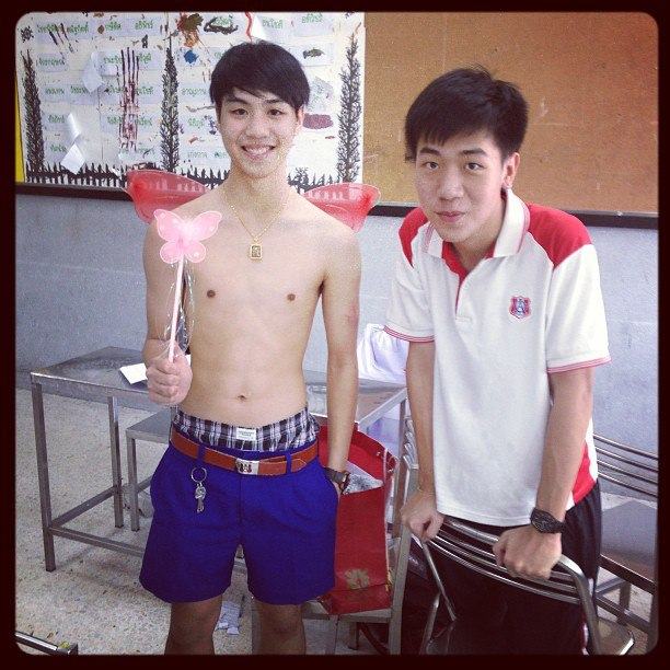 เด็กมัธยมโรงเรียนอัสสัมชัญบางรักน่ารักๆ