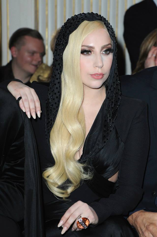 Lady Gaga at Versace Fashion Show in Paris ลุคใหม่