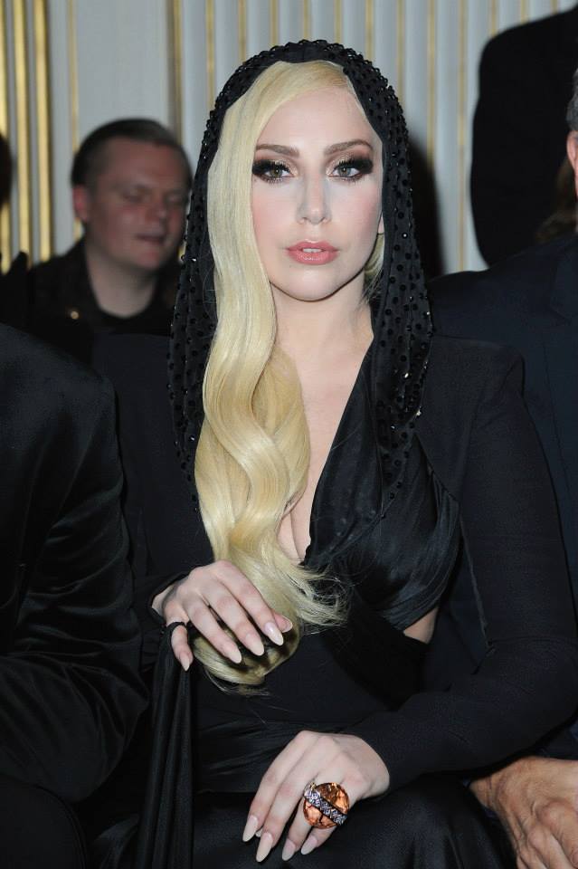 Lady Gaga at Versace Fashion Show in Paris ลุคใหม่