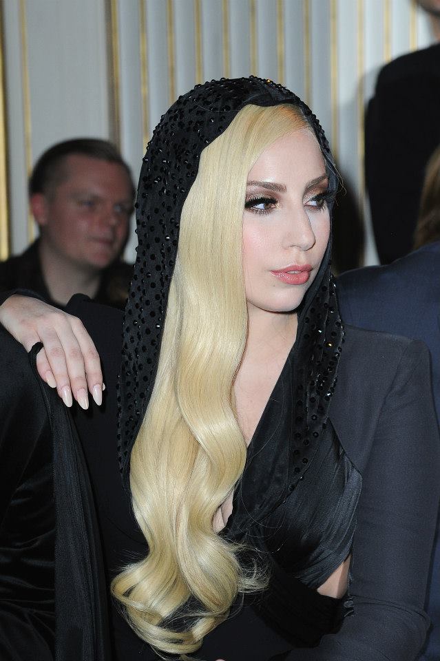 Lady Gaga at Versace Fashion Show in Paris ลุคใหม่