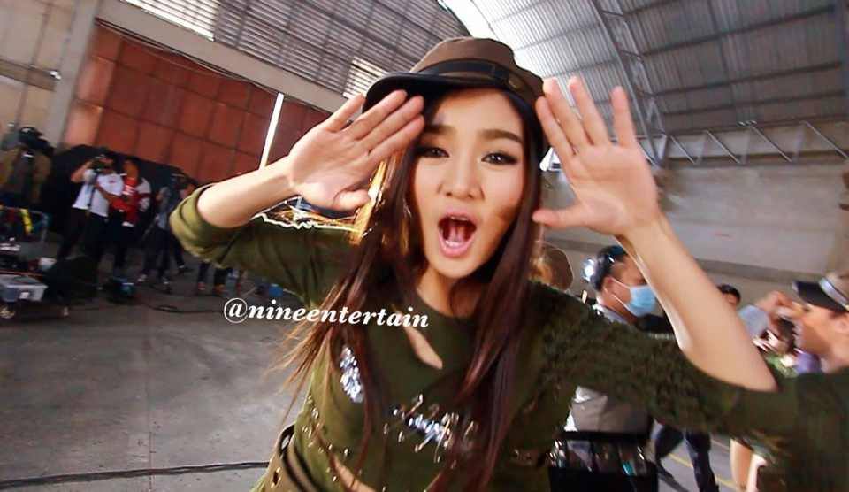 ภาพเบื้องหลัง Mv เพลงโยน ของสาวๆ สโมสรชิมิ