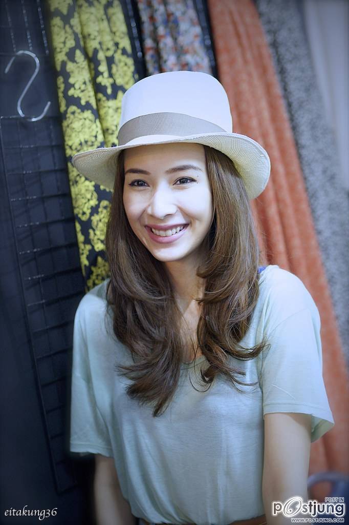 สาวสวยใส