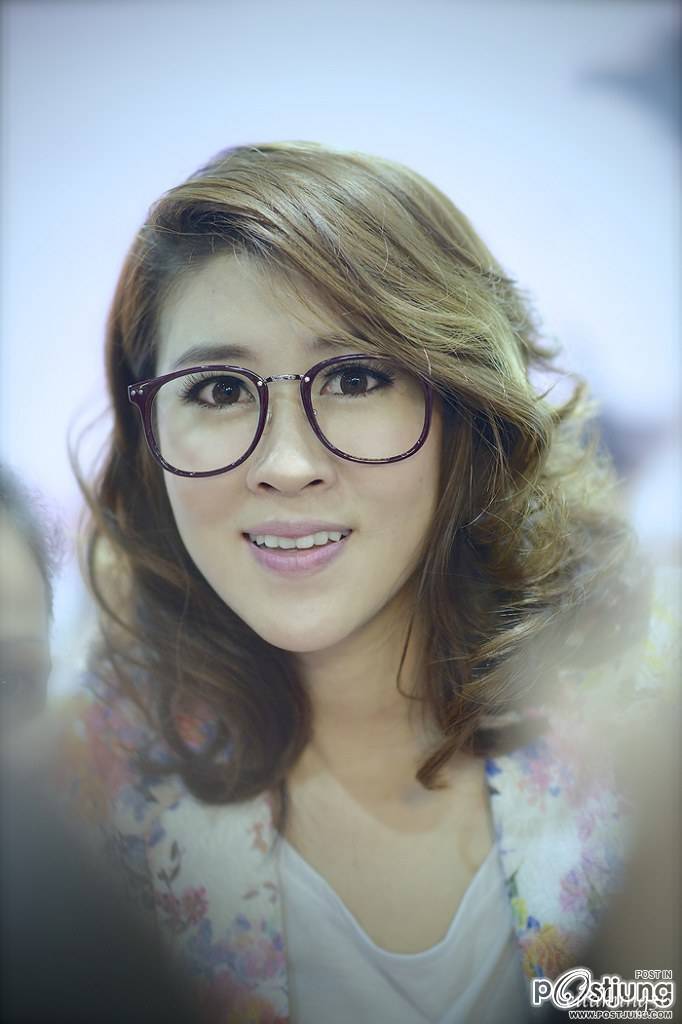 สาวสวยใส