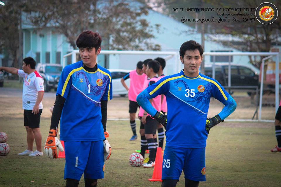 จูเนียร์-ปฐมทัตน์ สุดประเสริฐ ผู้รักษาประตูหน้าหล่อ ทีมร้อยเอ็ดยูไนเต็ด