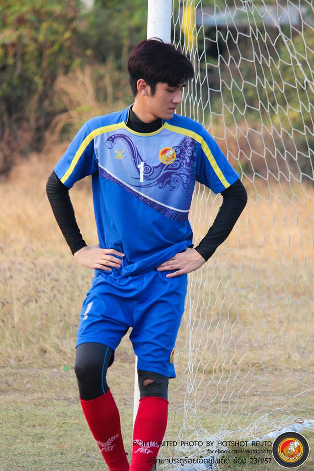 จูเนียร์-ปฐมทัตน์ สุดประเสริฐ ผู้รักษาประตูหน้าหล่อ ทีมร้อยเอ็ดยูไนเต็ด
