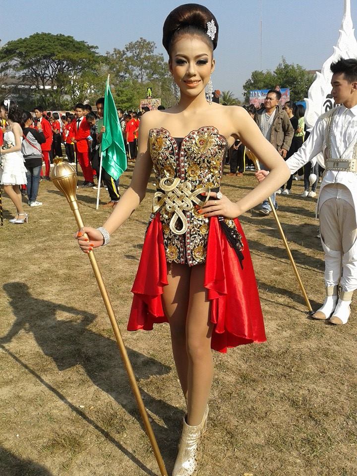 ดรัมเมเยอร์ไม้1 คณะสีแสด โรงเรียนธาตุนารายณ์วิทยา