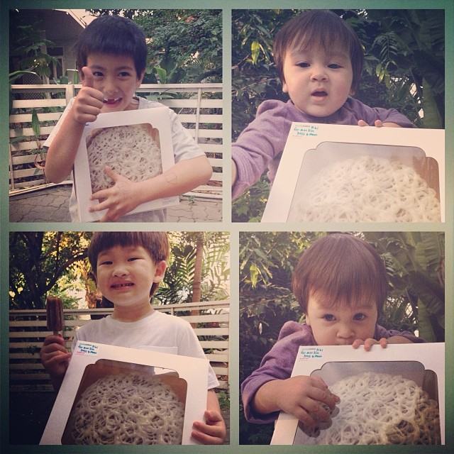 ลูกแหม่ม คัทลียา คนโตหน้าไทย คนกลางหน้าตี๋ คนเล็กหน้าฝรั่ง