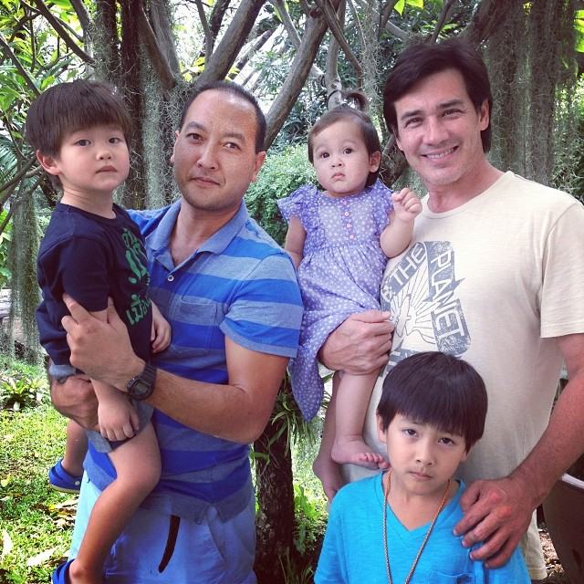 ลูกแหม่ม คัทลียา คนโตหน้าไทย คนกลางหน้าตี๋ คนเล็กหน้าฝรั่ง