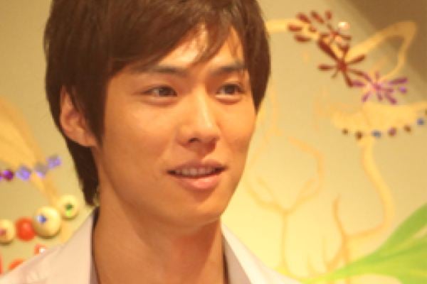 Suzuki Ittetsu พระเอก หนังโป๊ หญี่ปุ่น ที่มี แฟนคลับ เป็นผู้หญิงเยอะมาก โด่งดังจาก หนังค่ายsilklabo
