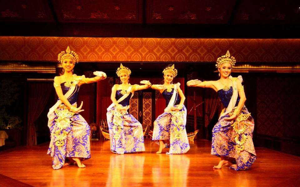 ชุดไทยแสนสวย