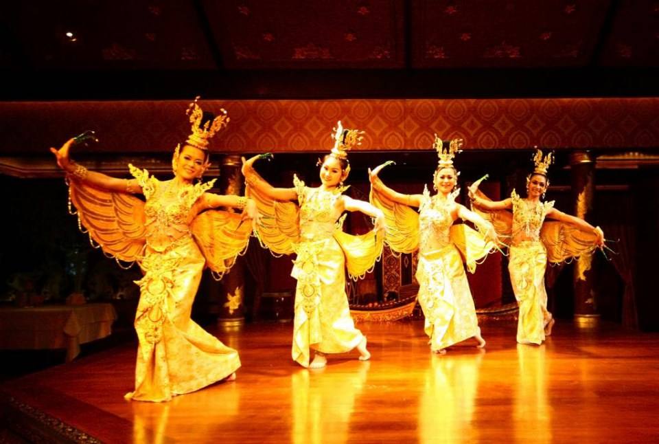 ชุดไทยแสนสวย