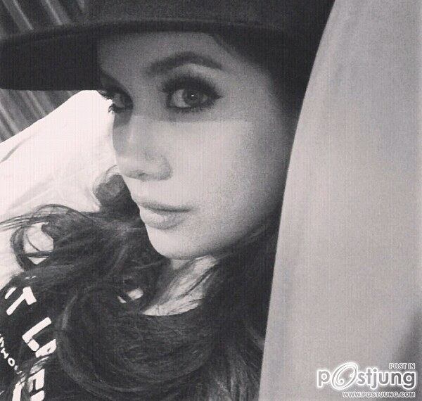 ปู ไปรยา นางเอกสาวสุดสวย ดีกรี นักศึกษาปริญญาตรี จาก มหาวิทยาลัย ชื่อดัง ของ อังกฤษ