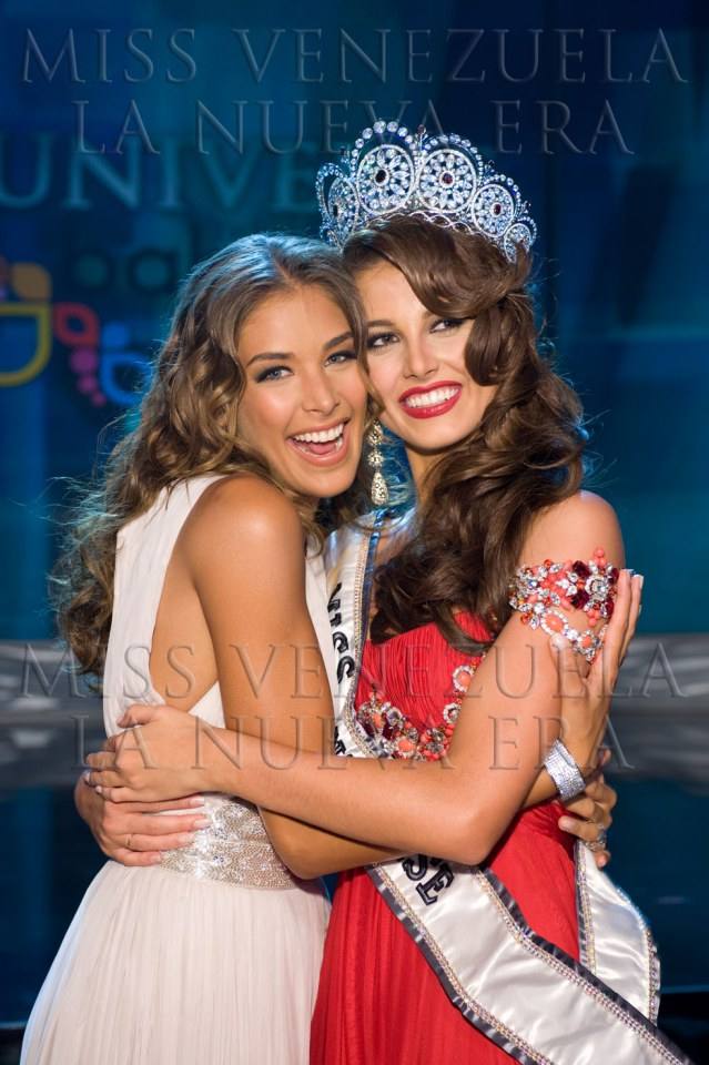 Stefania Fernandez @ Miss Universe 2009