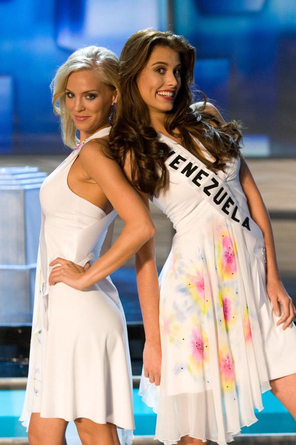 Stefania Fernandez @ Miss Universe 2009
