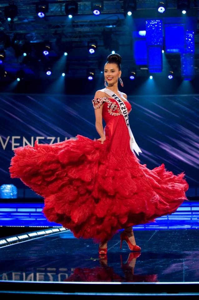Stefania Fernandez @ Miss Universe 2009