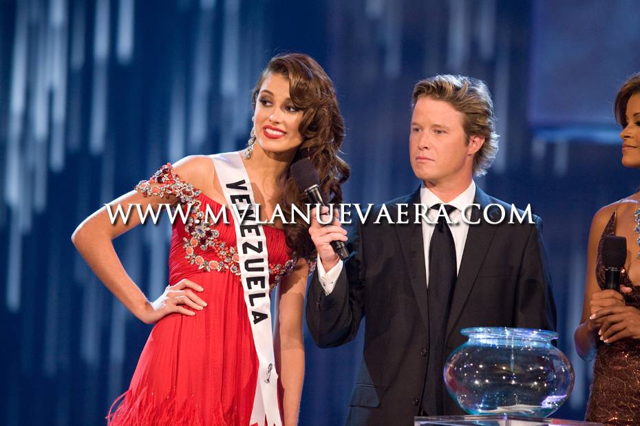 Stefania Fernandez @ Miss Universe 2009