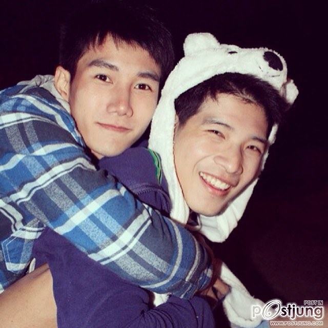 หนุ่มๆนักแสดงจากหนังเรื่อง love's coming ใช่รักหรือเปล่า