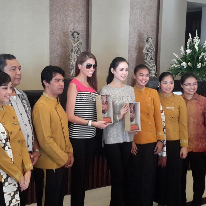 Miss Universe 2013 ทำกิจกรรมในประเทศอินโดนีเซียอย่างคึกคัก