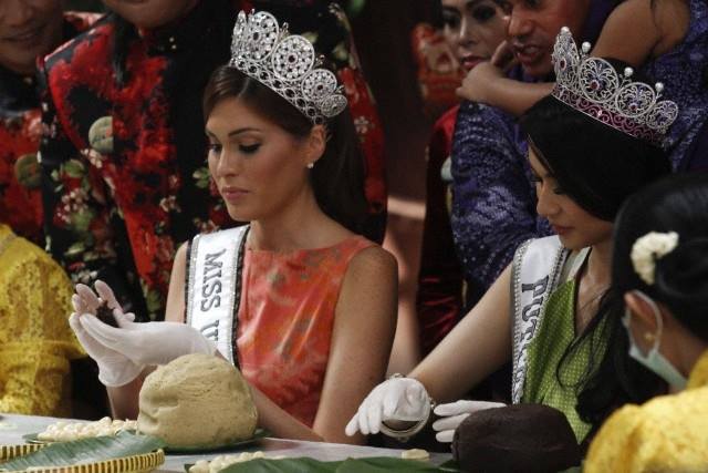Miss Universe 2013 ทำกิจกรรมในประเทศอินโดนีเซียอย่างคึกคัก