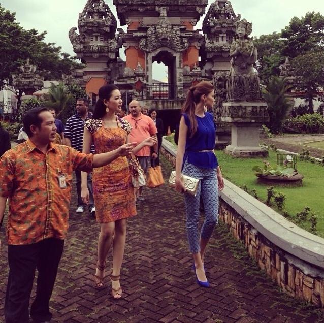 Miss Universe 2013 ทำกิจกรรมในประเทศอินโดนีเซียอย่างคึกคัก