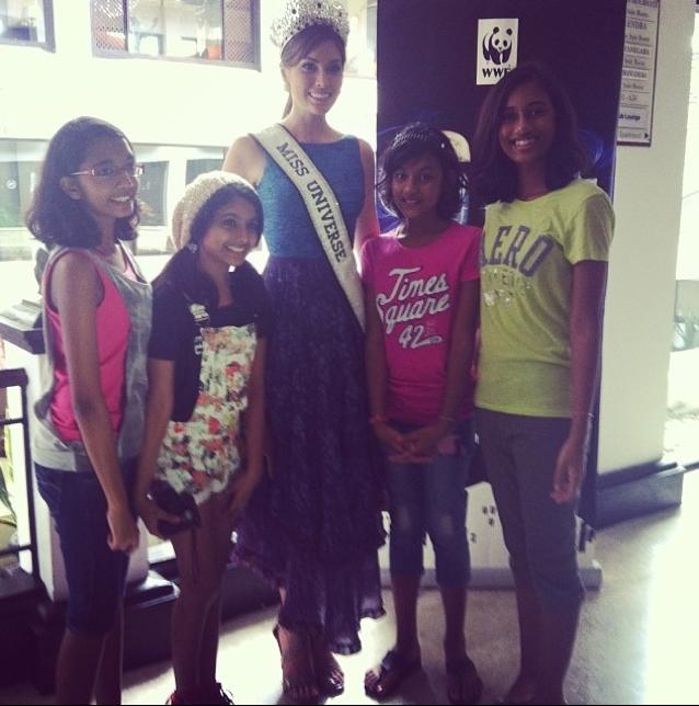 Miss Universe 2013 ทำกิจกรรมในประเทศอินโดนีเซียอย่างคึกคัก