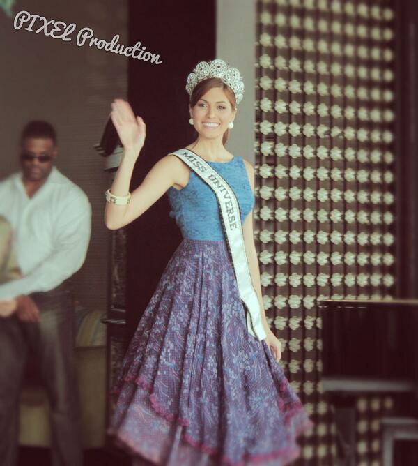 Miss Universe 2013 ทำกิจกรรมในประเทศอินโดนีเซียอย่างคึกคัก
