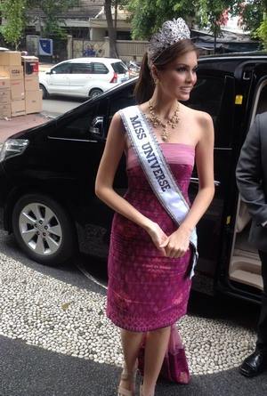 Miss Universe 2013 ทำกิจกรรมในประเทศอินโดนีเซียอย่างคึกคัก
