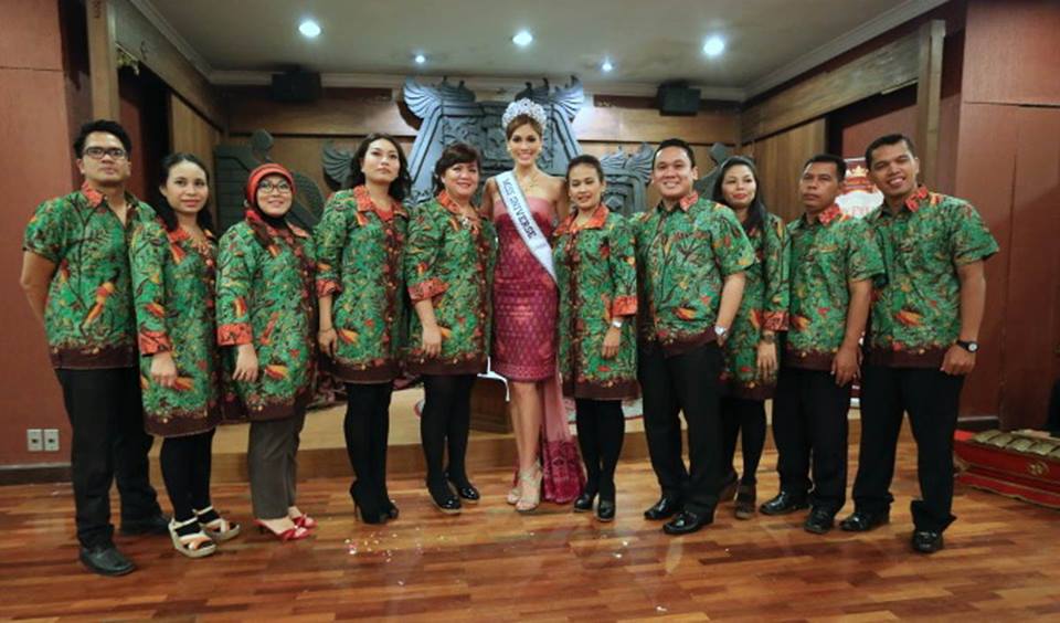 Miss Universe 2013 ทำกิจกรรมในประเทศอินโดนีเซียอย่างคึกคัก